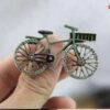 Green cycle brooch - Image 2
