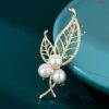 Leaf brooch