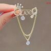 Queen chain brooch